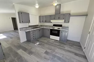 633 E Archwood Dr, Eagle Point, OR 97524 - Photo 12