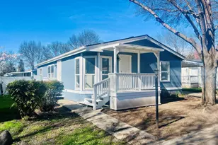 633 E Archwood Dr, Eagle Point, OR 97524 - Photo 1