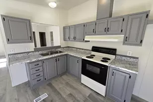 633 E Archwood Dr, Eagle Point, OR 97524 - Photo 10