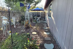 415 Marion Ln, Grants Pass, OR 97527 - Photo 2