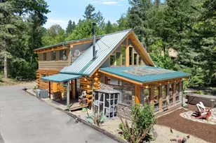 487 Wagon Trail, Jacksonville, OR 97530 - Photo 2