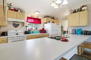 306 SE 8th St, Madras, OR 97741 - Photo 16