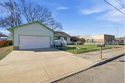 306 SE 8th Street, Madras, OR 97741 - Photo 4