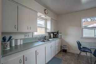 512 SE 10th St, Grants Pass, OR 97526 - Photo 6