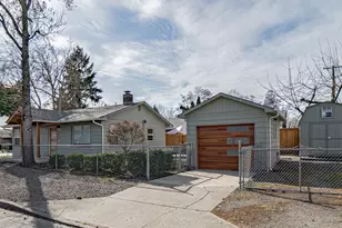 512 SE 10th St, Grants Pass, OR 97526 - Photo 2