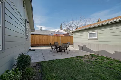 512 SE 10th Street, Grants Pass, OR 97526 - Photo 20
