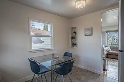 512 SE 10th Street, Grants Pass, OR 97526 - Photo 8