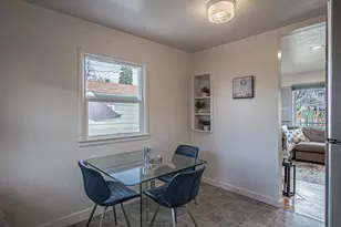 512 SE 10th St, Grants Pass, OR 97526 - Photo 8