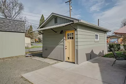 512 SE 10th Street, Grants Pass, OR 97526 - Photo 22