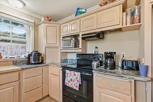 707 SW I St, Grants Pass, OR 97526 - Photo 8