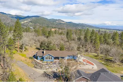 814 Steeple View, Jacksonville, OR 97530 - Photo 2