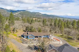814 Steeple View, Jacksonville, OR 97530 - Photo 2