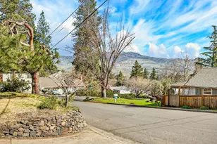 325 Taylor St, Ashland, OR 97520 - Photo 30