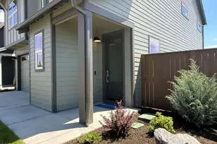 21404 SE Krakatoa Ct, Bend, OR 97702 - Photo 2