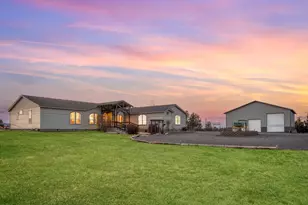 21435 Modoc Ln, Bend, OR 97702 - Photo 2