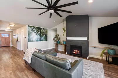 270 NW 33rd Street, Redmond, OR 97756 - Photo 4