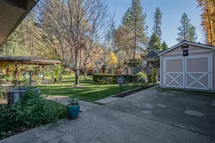 1025 Anglers Pl, Shady Cove, OR 97539 - Photo 38