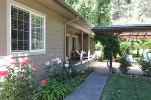 1025 Anglers Pl, Shady Cove, OR 97539 - Photo 44