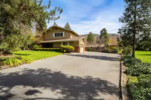 1345 NE 9th St, Grants Pass, OR 97526 - Photo 2