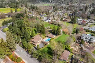 1345 NE 9th St, Grants Pass, OR 97526 - Photo 62