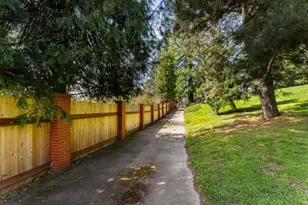 1345 NE 9th St, Grants Pass, OR 97526 - Photo 52