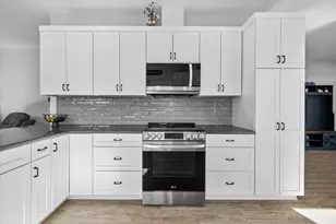 997 SE Shadowood Dr, Bend, OR 97702 - Photo 14