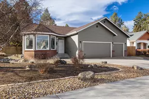 997 SE Shadowood Dr, Bend, OR 97702 - Photo 2