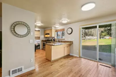 1438 Summit Loop, Grants Pass, OR 97527 - Photo 10
