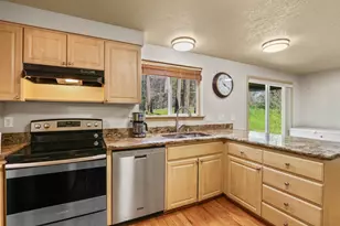 1438 Summit Loop, Grants Pass, OR 97527 - Photo 12