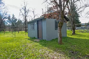 1000 Lawrence Ln, Merlin, OR 97532 - Photo 32