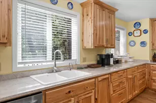 8081 W Evans Creek Rd, Rogue River, OR 97537 - Photo 16