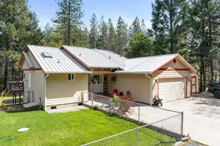 8081 W Evans Creek Rd, Rogue River, OR 97537 - Photo 6