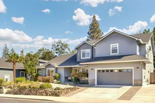 31 Wildwood Dr, Eagle Point, OR 97524 - Photo 2