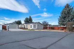 1875 NE 6th St, Redmond, OR 97756 - Photo 2