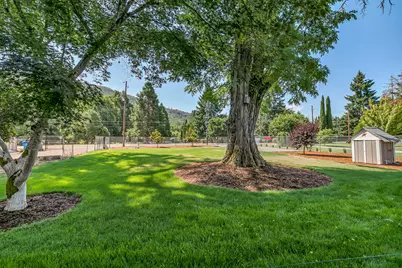 1380 Rogue River Highway, Gold Hill, OR 97525 - Photo 10