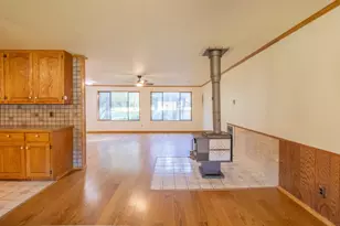 230 Hussey Ln, Grants Pass, OR 97527 - Photo 8