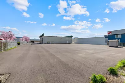 6062 Crater Lake Avenue, Central Point, OR 97502 - Photo 4