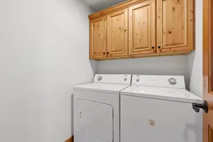 2627 N W Awbrey Point Cir, Bend, OR 97703 - Photo 28