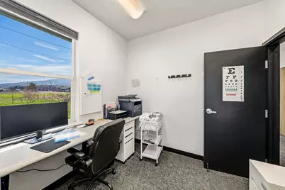 296 S Pacific Highway, Talent, OR 97540 - Photo 28