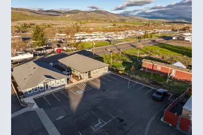 296 S Pacific Highway, Talent, OR 97540 - Photo 6