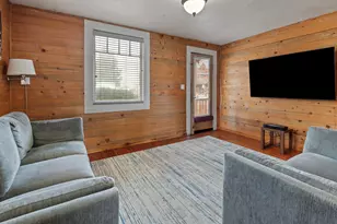 243 W Adams Ave, Sisters, OR 97759 - Photo 6