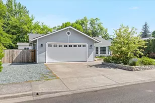 3073 Ruby Dr, Medford, OR 97504 - Photo 2