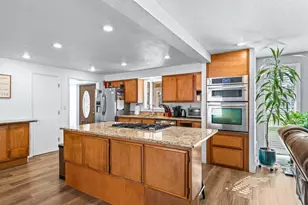 2860 W Griffin Creek Rd, Medford, OR 97501 - Photo 8