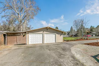 2860 W Griffin Creek Road, Medford, OR 97501 - Photo 4