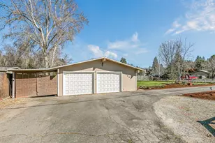 2860 W Griffin Creek Rd, Medford, OR 97501 - Photo 4