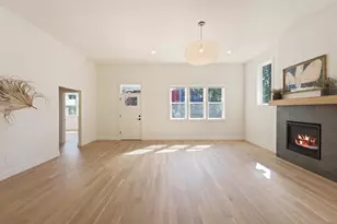 2424 NW Crossing Dr, Bend, OR 97703 - Photo 8