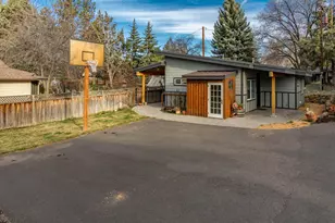 558 NE Lafayette Ave, Bend, OR 97701 - Photo 2