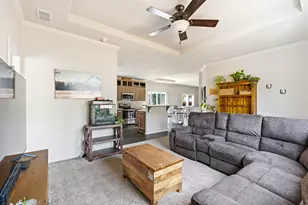 658 NE Shoshone Dr, Redmond, OR 97756 - Photo 2