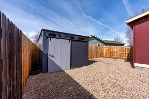 658 NE Shoshone Dr, Redmond, OR 97756 - Photo 30