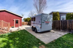 658 NE Shoshone Dr, Redmond, OR 97756 - Photo 40